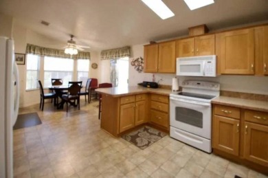#82 Welcome to this charming and well-maintained 2-bedroom on Mountain Brook Golf Club in Arizona - for sale on GolfHomes.com, golf home, golf lot