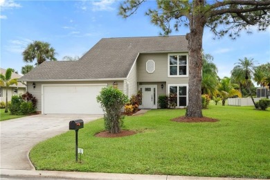 This beautifully maintained home is perfect for the golf lover on Gator Trace Golf and Country Club in Florida - for sale on GolfHomes.com, golf home, golf lot