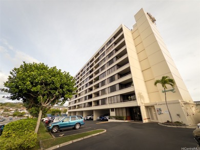 You have to come see this one! This 2-bedroom, 2-bath, 2-parking on Honolulu Country Club in Hawaii - for sale on GolfHomes.com, golf home, golf lot