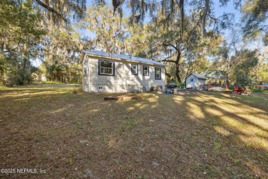 Adorably Charming!!!  This refurbished cottage in Palatka Is on Palatka Golf Club in Florida - for sale on GolfHomes.com, golf home, golf lot