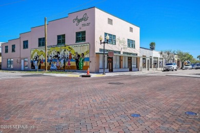 Adorably Charming!!!  This refurbished cottage in Palatka Is on Palatka Golf Club in Florida - for sale on GolfHomes.com, golf home, golf lot