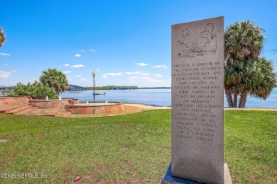 Adorably Charming!!!  This refurbished cottage in Palatka Is on Palatka Golf Club in Florida - for sale on GolfHomes.com, golf home, golf lot