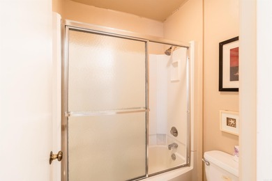 Eden Isle Orchards Condo - COMPLETELY FURNISHED, spotless and on Red Apple Inn and Country Club in Arkansas - for sale on GolfHomes.com, golf home, golf lot