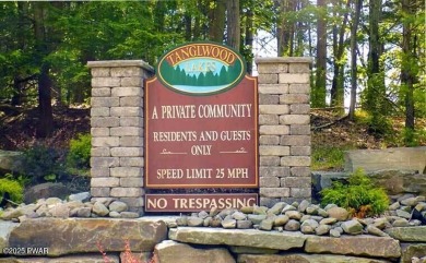 Tanglwood Lakes Community! This wooded lot is perfect for on Paupack Hills Golf and Country Club in Pennsylvania - for sale on GolfHomes.com, golf home, golf lot