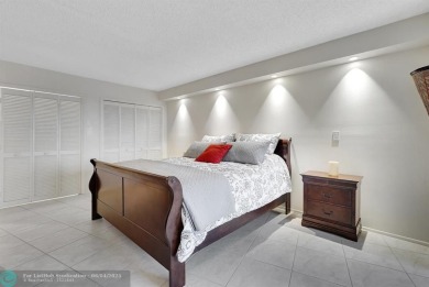 QUIET COZY RARELY AVAILABLE 2/2 KING OVERSIZED PENTHOUSE W/ENCL on Palm-Aire Country Club and Resort - The Oaks in Florida - for sale on GolfHomes.com, golf home, golf lot