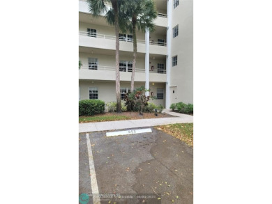 QUIET COZY RARELY AVAILABLE 2/2 KING OVERSIZED PENTHOUSE W/ENCL on Palm-Aire Country Club and Resort - The Oaks in Florida - for sale on GolfHomes.com, golf home, golf lot