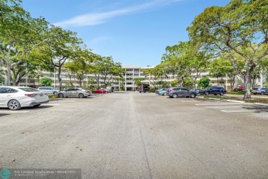 QUIET COZY RARELY AVAILABLE 2/2 KING OVERSIZED PENTHOUSE W/ENCL on Palm-Aire Country Club and Resort - The Oaks in Florida - for sale on GolfHomes.com, golf home, golf lot