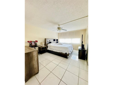 Lovely condo offers a perfect blend of comfort and convenience on Pembroke Lakes Golf Club in Florida - for sale on GolfHomes.com, golf home, golf lot