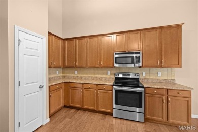Welcome to this stunning 4-bedroom, 3-bath home offering space on Far Oaks Golf Club in Illinois - for sale on GolfHomes.com, golf home, golf lot