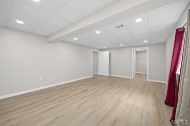 Welcome to this stunning 4-bedroom, 3-bath home offering space on Far Oaks Golf Club in Illinois - for sale on GolfHomes.com, golf home, golf lot