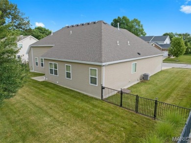 Welcome to this stunning 4-bedroom, 3-bath home offering space on Far Oaks Golf Club in Illinois - for sale on GolfHomes.com, golf home, golf lot