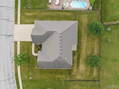 Welcome to this stunning 4-bedroom, 3-bath home offering space on Far Oaks Golf Club in Illinois - for sale on GolfHomes.com, golf home, golf lot