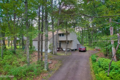 Welcome to 125 Country Club Dr., an open and bright on Lords Valley Country Club, Inc in Pennsylvania - for sale on GolfHomes.com, golf home, golf lot