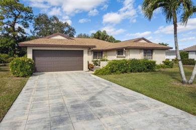 Spacious and well-built 3/2 home on prime oversized lot backing on Pine Tree Golf Club in Florida - for sale on GolfHomes.com, golf home, golf lot