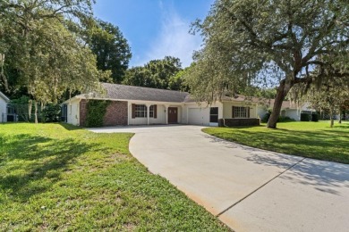 Live your Florida *Pool Home* Dream in this move in ready 3 on Beacon Woods Golf Club in Florida - for sale on GolfHomes.com, golf home, golf lot