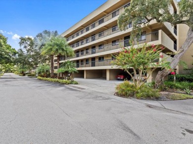 Discover the epitome of condominium living in this bright and on Tarpon Springs Golf Course in Florida - for sale on GolfHomes.com, golf home, golf lot