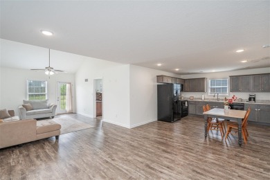 Don't miss this well-maintained 4-bedroom, 2-bathroom home with on Franklin Country Club in Kentucky - for sale on GolfHomes.com, golf home, golf lot