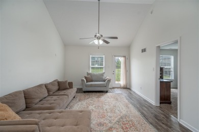 Don't miss this well-maintained 4-bedroom, 2-bathroom home with on Franklin Country Club in Kentucky - for sale on GolfHomes.com, golf home, golf lot