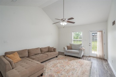 Don't miss this well-maintained 4-bedroom, 2-bathroom home with on Franklin Country Club in Kentucky - for sale on GolfHomes.com, golf home, golf lot
