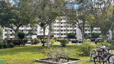 Beautiful condo in a 55 yrs and older community. This 2 bed, 2 on Inverrary Country Club in Florida - for sale on GolfHomes.com, golf home, golf lot