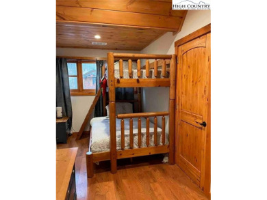 Stylishly Rustic cabin totally renovated in 2019. Great Room on Beech Mountain Club in North Carolina - for sale on GolfHomes.com, golf home, golf lot