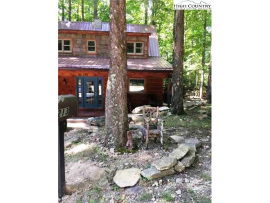 Stylishly Rustic cabin totally renovated in 2019. Great Room on Beech Mountain Club in North Carolina - for sale on GolfHomes.com, golf home, golf lot