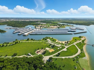 Enjoy lakeside living in highly sought after Stewart Peninsula! on Stewart Peninsula Golf Course in Texas - for sale on GolfHomes.com, golf home, golf lot