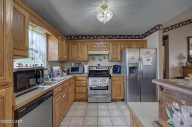 Welcome to this well-maintained, move-in ready 3-bedroom, 2-bath on Twin Hills Golf and Country Club in Missouri - for sale on GolfHomes.com, golf home, golf lot