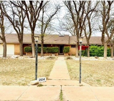 This home is located in Hillcrest Country Club area, just off on Hillcrest Country Club in Texas - for sale on GolfHomes.com, golf home, golf lot
