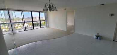 : 2/2 UNIT, OPEN KITCHEN, PANTRY & BREAKFAST AREA, TILED DINING on The President Country Club in Florida - for sale on GolfHomes.com, golf home, golf lot