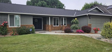 Single story ease. Open the wrought iron gate and your on the on Lakeview Golf Club in Idaho - for sale on GolfHomes.com, golf home, golf lot
