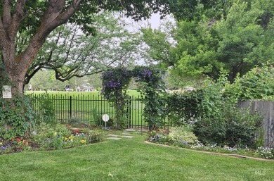 Single story ease. Open the wrought iron gate and your on the on Lakeview Golf Club in Idaho - for sale on GolfHomes.com, golf home, golf lot