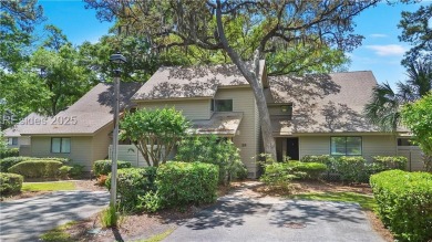 This beautifully updated Fazio Villa offers 3 bedrooms and 3 on Palmetto Dunes Golf Course and Resort in South Carolina - for sale on GolfHomes.com, golf home, golf lot