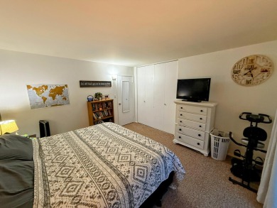 Spacious and beautifully updated duplex featuring 3 bedrooms and on The Oaks At Kincheloe in Michigan - for sale on GolfHomes.com, golf home, golf lot