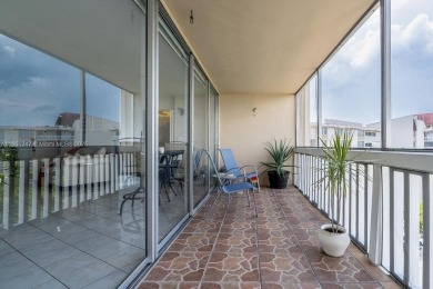 Beautiful and spacious 2-bedroom, 2-bath condo in the desirable on Inverrary Country Club in Florida - for sale on GolfHomes.com, golf home, golf lot