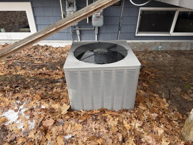 Spacious and beautifully updated duplex featuring 3 bedrooms and on The Oaks At Kincheloe in Michigan - for sale on GolfHomes.com, golf home, golf lot