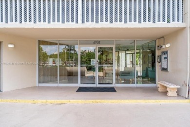 Beautiful and spacious 2-bedroom, 2-bath condo in the desirable on Inverrary Country Club in Florida - for sale on GolfHomes.com, golf home, golf lot