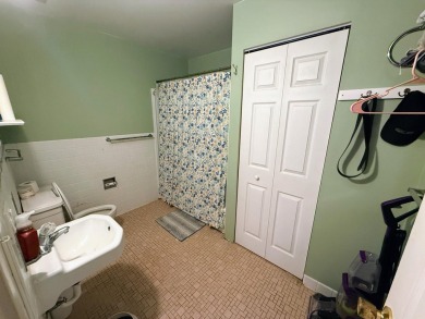 Spacious and beautifully updated duplex featuring 3 bedrooms and on The Oaks At Kincheloe in Michigan - for sale on GolfHomes.com, golf home, golf lot