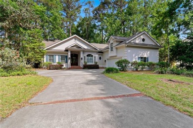Custom-built 3,500 sq ft home with an open floor plan featuring on Belfair Golf Club in South Carolina - for sale on GolfHomes.com, golf home, golf lot