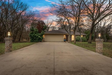 Welcome to this charming 3-bedroom, 2-bathroom home located in on White Bluff Resort - New Course in Texas - for sale on GolfHomes.com, golf home, golf lot