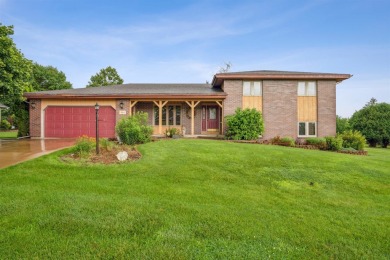 First time on the market! This long-loved, one-owner tri-level on Thunder Hills Country Club in Iowa - for sale on GolfHomes.com, golf home, golf lot
