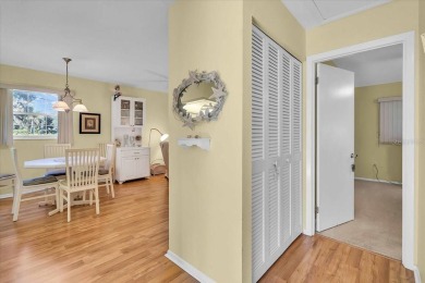 Your Florida getaway awaits! Do not miss out on this END UNIT in on Rolling Green Golf Course in Florida - for sale on GolfHomes.com, golf home, golf lot