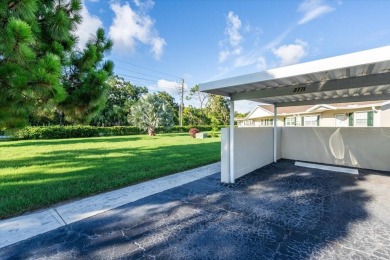 Your Florida getaway awaits! Do not miss out on this END UNIT in on Rolling Green Golf Course in Florida - for sale on GolfHomes.com, golf home, golf lot