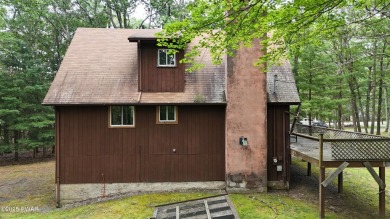 Tucked at the end of a quiet cul-de-sac and overlooking a on Paupack Hills Golf and Country Club in Pennsylvania - for sale on GolfHomes.com, golf home, golf lot