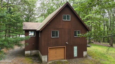 Tucked at the end of a quiet cul-de-sac and overlooking a on Paupack Hills Golf and Country Club in Pennsylvania - for sale on GolfHomes.com, golf home, golf lot