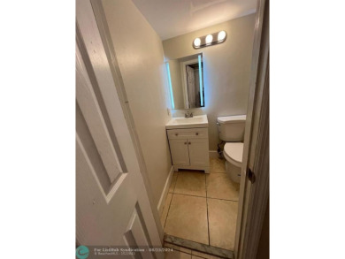 Spacious 2 bed, 2 bath condo with a private balcony and golf on Inverrary Country Club in Florida - for sale on GolfHomes.com, golf home, golf lot