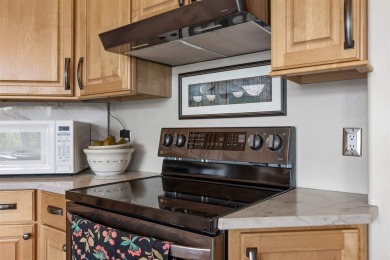 936 Willow Lane is a 5-bedroom, 3-bathroom home located in on Hillcrest Country Club in Iowa - for sale on GolfHomes.com, golf home, golf lot