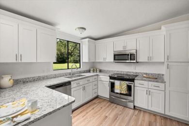 SELLER MOTIVATED. SELLER WILL REPLACE ROOF WITH REASONABLE OFFER on Zellwood Station Country Club in Florida - for sale on GolfHomes.com, golf home, golf lot