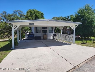 Welcome Snowbirds or Permanent Residents, 1 bedroom, 1 bath with on Glen Lakes Country Club in Florida - for sale on GolfHomes.com, golf home, golf lot