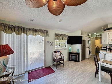 Welcome Snowbirds or Permanent Residents, 1 bedroom, 1 bath with on Glen Lakes Country Club in Florida - for sale on GolfHomes.com, golf home, golf lot